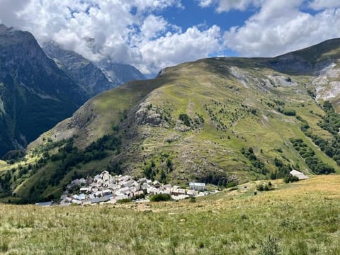 Les Soleils de la Meije 6 route de la station immeuble le beau rochas Apartment in La Grave