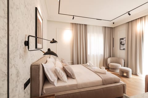 Bed, Seating area, Bedroom