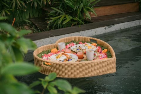 Day, Garden, Food and drinks, Food, Garden view