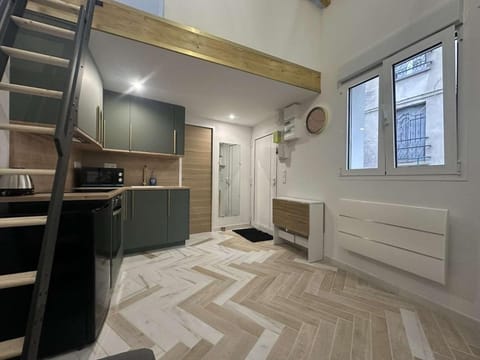 Kitchen or kitchenette, stove
