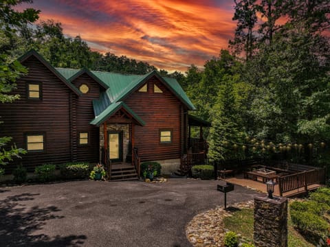 Knotty Pines House in Pigeon Forge
