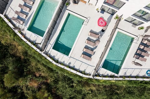 Property building, Day, Bird's eye view, Pool view, Swimming pool, Swimming pool, sunbed