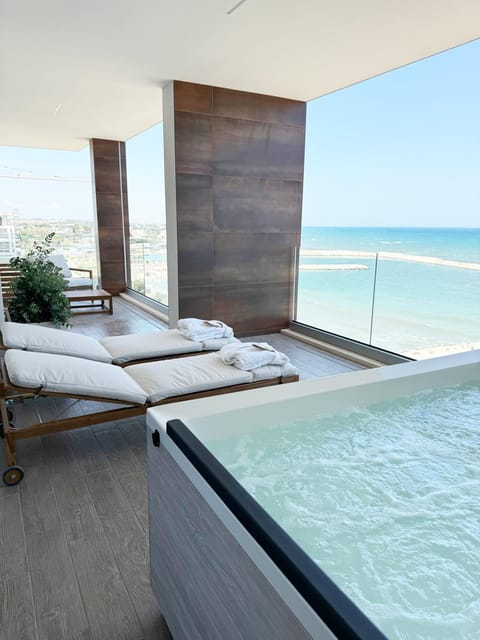 Natural landscape, Hot Tub, Balcony/Terrace, Sea view, Swimming pool, sunbed