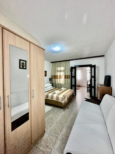 Bed, Photo of the whole room, Seating area, Bedroom