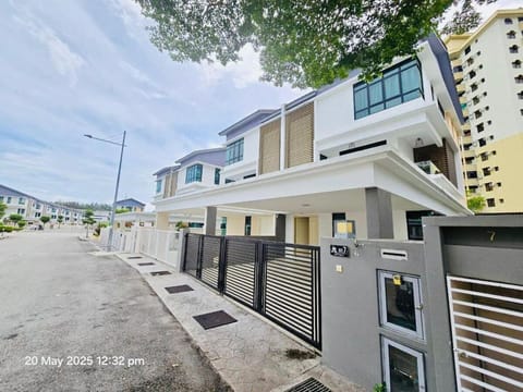 Property building, Day, Neighbourhood, Street view