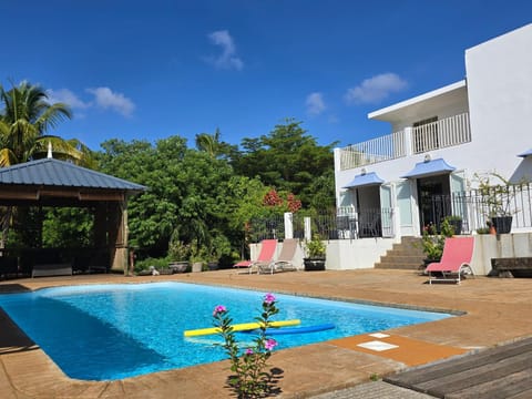 Property building, Patio, Day, Garden, Garden view, Pool view, Swimming pool, sunbed