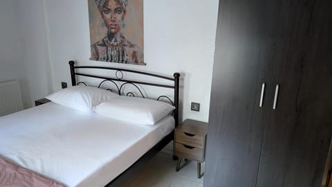 Bed, Photo of the whole room, Bedroom, wardrobe