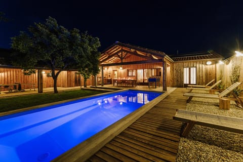 Property building, Patio, Nearby landmark, Spring, Night, Natural landscape, Winter, Summer, Darts, Decorative detail, Beach, Autumn, Garden view, Pool view, Swimming pool, Parking, internet, safe, sunbed, dryer