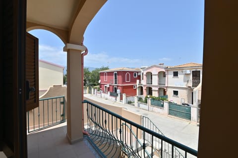 IzzHome Hibiscus House in Pula