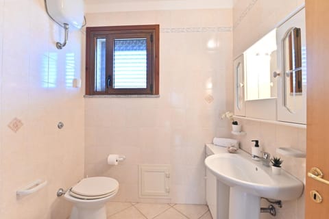 IzzHome Hibiscus House in Pula