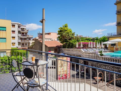 View (from property/room), Balcony/Terrace, City view