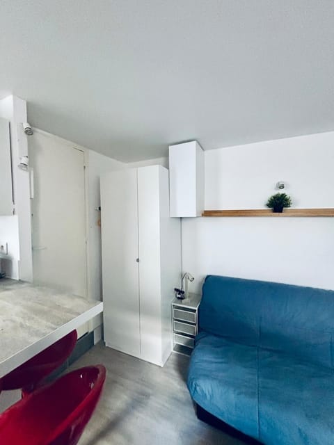 Studio proche Tram T2 Apartment in Courbevoie