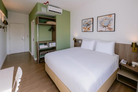 Bed, Photo of the whole room, Bedroom, safe, wardrobe, air conditioner