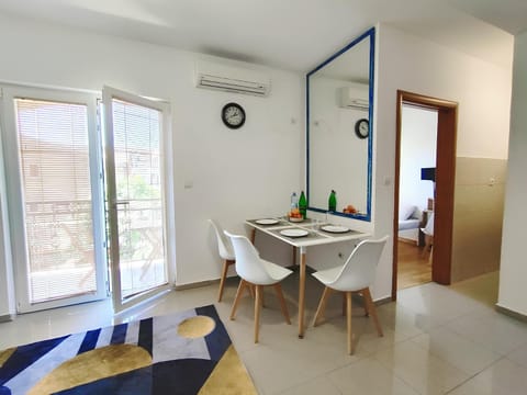 Living room, Dining area, air conditioner