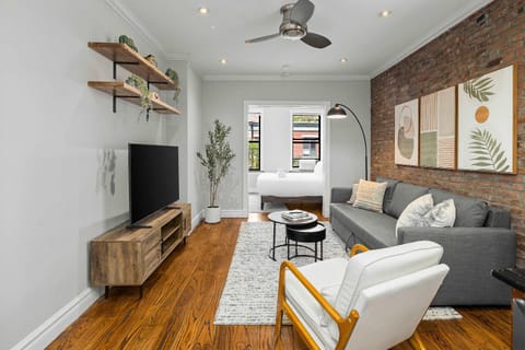 Property building, Communal lounge/ TV room, TV and multimedia, Living room, Seating area