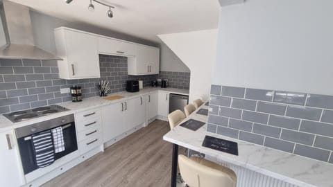 Kitchen or kitchenette, Dining area, stove, toaster