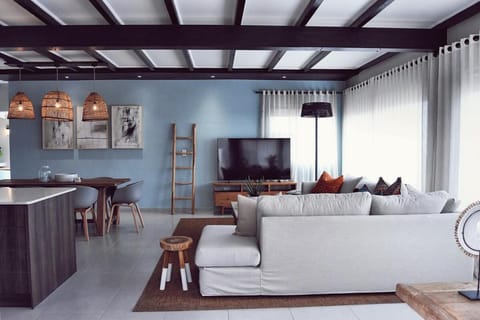 Communal lounge/ TV room, Living room, Seating area