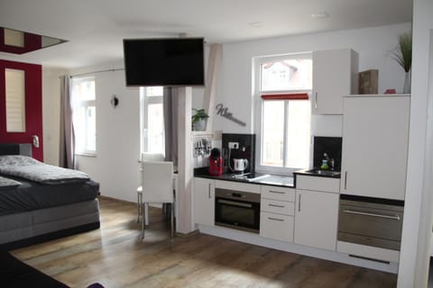 Bed, Kitchen or kitchenette, Dining area