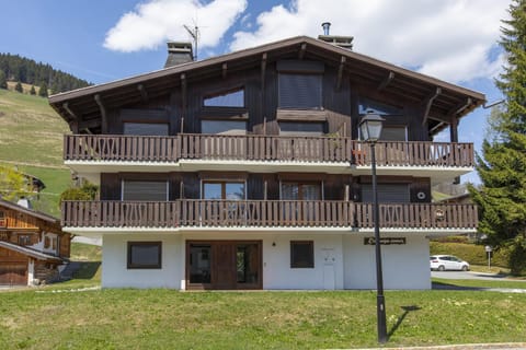Property building, Day, Natural landscape, View (from property/room), Balcony/Terrace, Mountain view