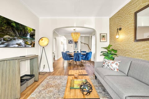 Living room, Photo of the whole room, Seating area, Dining area