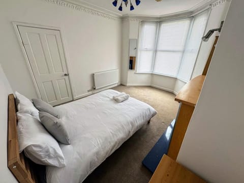 Bright & Cozy Private Room Near Bristol City Centre Bed and Breakfast in Bristol