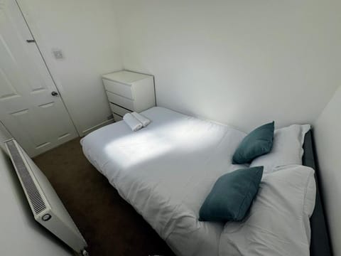 Compact Budget Room - 9 Mins to Bristol Centre Vacation rental in Bristol