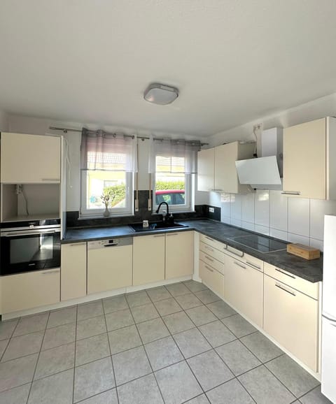 Kitchen or kitchenette, dishwasher, stove