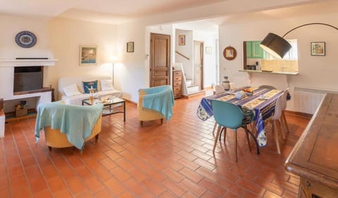 Joli mazet, jardin, piscine, tennis, plein centre Villa in Sainte-Maxime