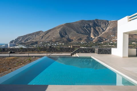 Natural landscape, Mountain view, Pool view, Swimming pool, Location