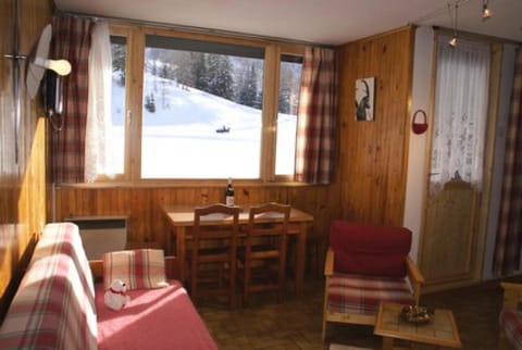 Bed, kitchen