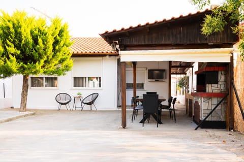 Property building, Patio, Day