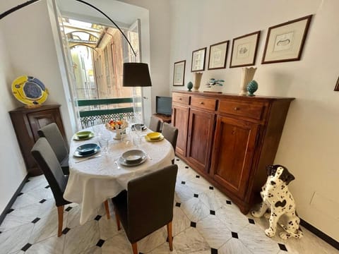 History Art & Design Timeless Heaven with free Parking Apartment in Albenga