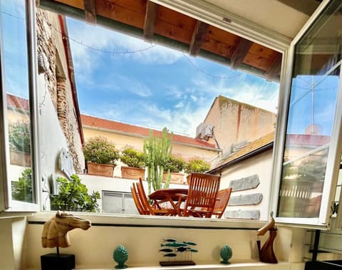 History Art & Design Timeless Heaven with free Parking Apartment in Albenga