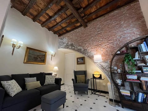 History Art & Design Timeless Heaven with free Parking Apartment in Albenga
