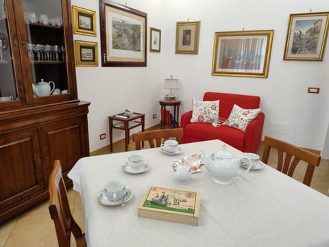 Photo of the whole room, Seating area, Dining area