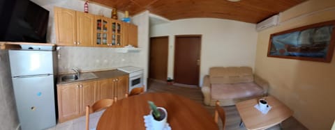 Charming Entire Apartment in Raie with Security and Comfort Apartment in Račišće