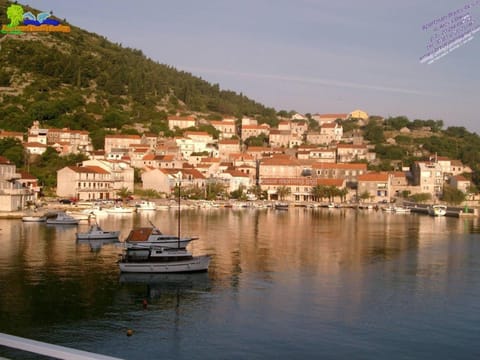 Charming Entire Apartment in Raie with Security and Comfort Apartment in Račišće