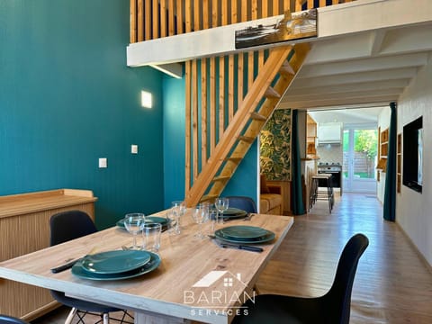 Seating area, Dining area