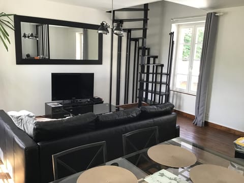 Communal lounge/ TV room, Living room, Seating area