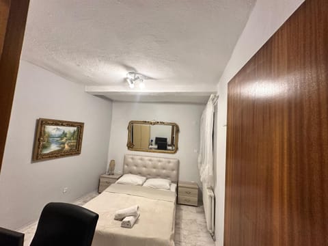 Bed, Living room, Photo of the whole room, Bedroom, towels, wardrobe