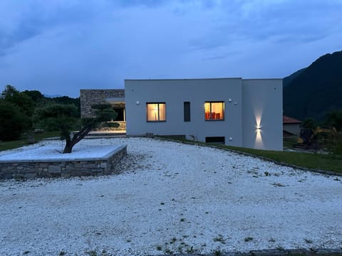 Design Villa with Pool - Lake Maggiore Villa in Canton of Ticino