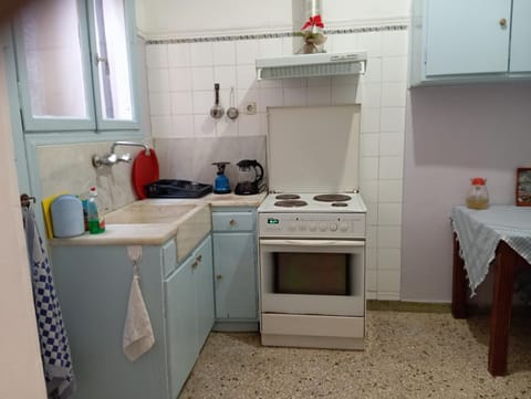 Comfort bed in a room 5' from metro Vacation rental in Athens