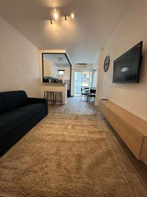 Communal lounge/ TV room, TV and multimedia, Living room
