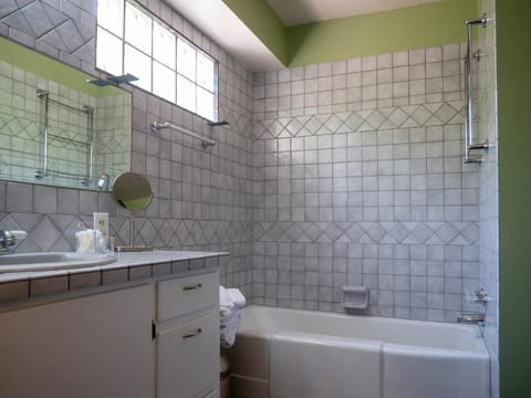 Mountain Jungalow Chalet, 3 min walk to Royal Gorge Train Chalet in Canon City