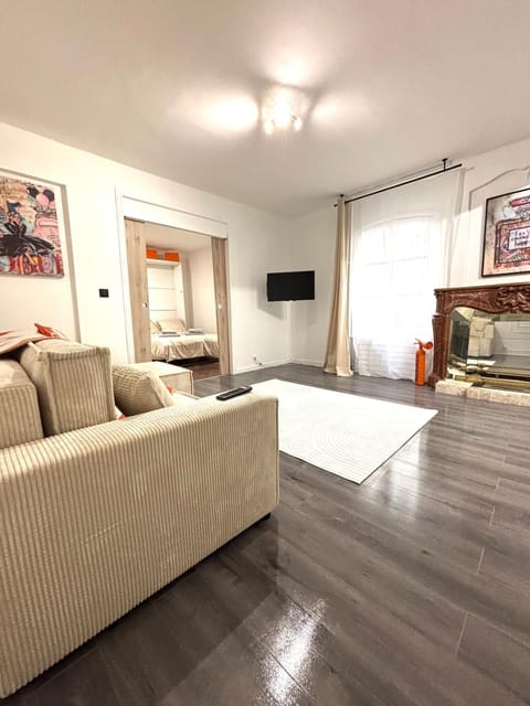 Champs-Elysées Apartment in Paris