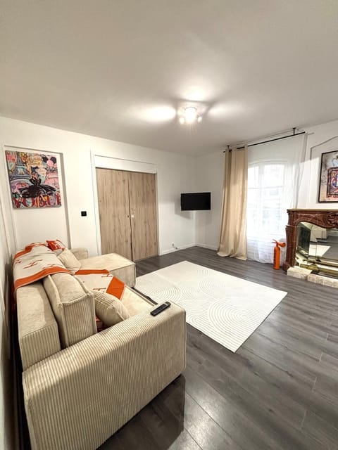 Champs-Elysées Apartment in Paris