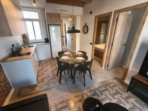 Kitchen or kitchenette, Living room, Seating area, Dining area