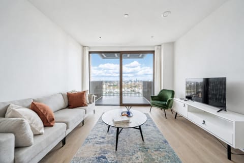 Communal lounge/ TV room, TV and multimedia, Living room, Seating area, Evening entertainment