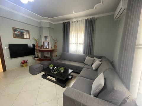 TV and multimedia, Living room, Seating area, Evening entertainment