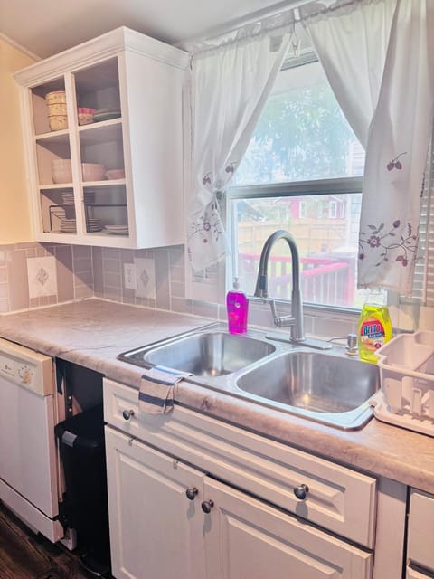 Dazzling Downtown Delight Apartment in Waycross